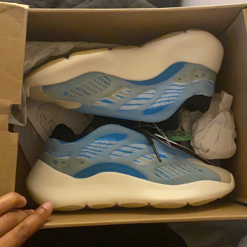 Adidas Yeezy 700 V3 Arzareth